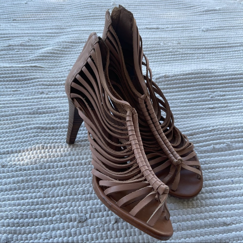 9.5 Leather Grecian Style Heels EUC